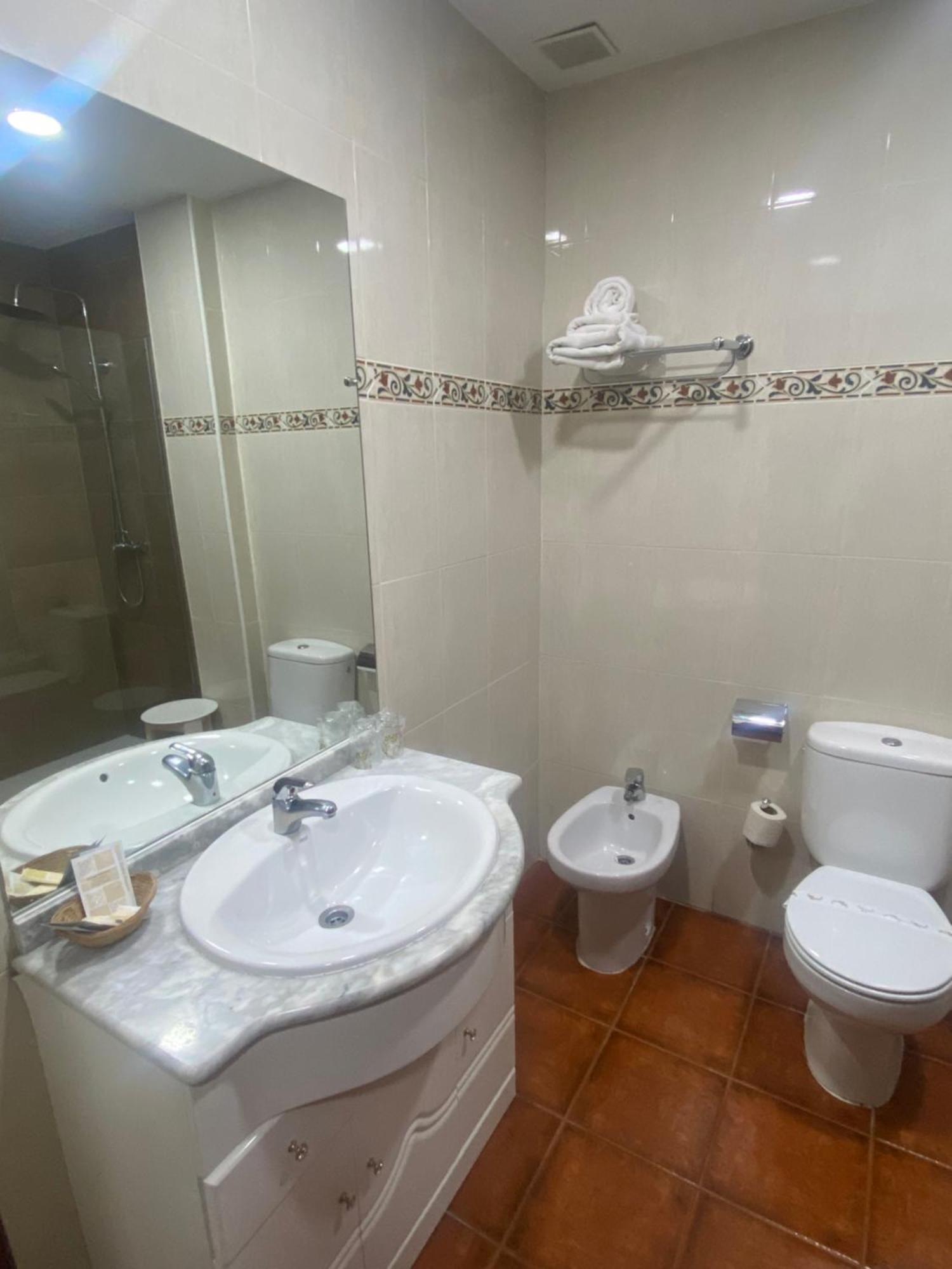 Area De Servicio Los Cerrillos Peraleda de la Mata 외부 사진